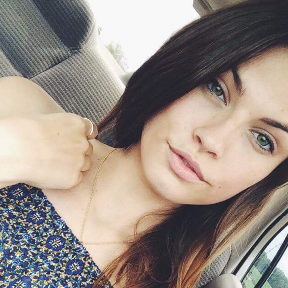 Meet your Posher, Sarah - Picture 1 of 1